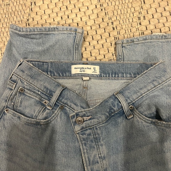 Abercrombie & Fitch Dad High Rise Curve Love Jeans - Picture 2 of 10